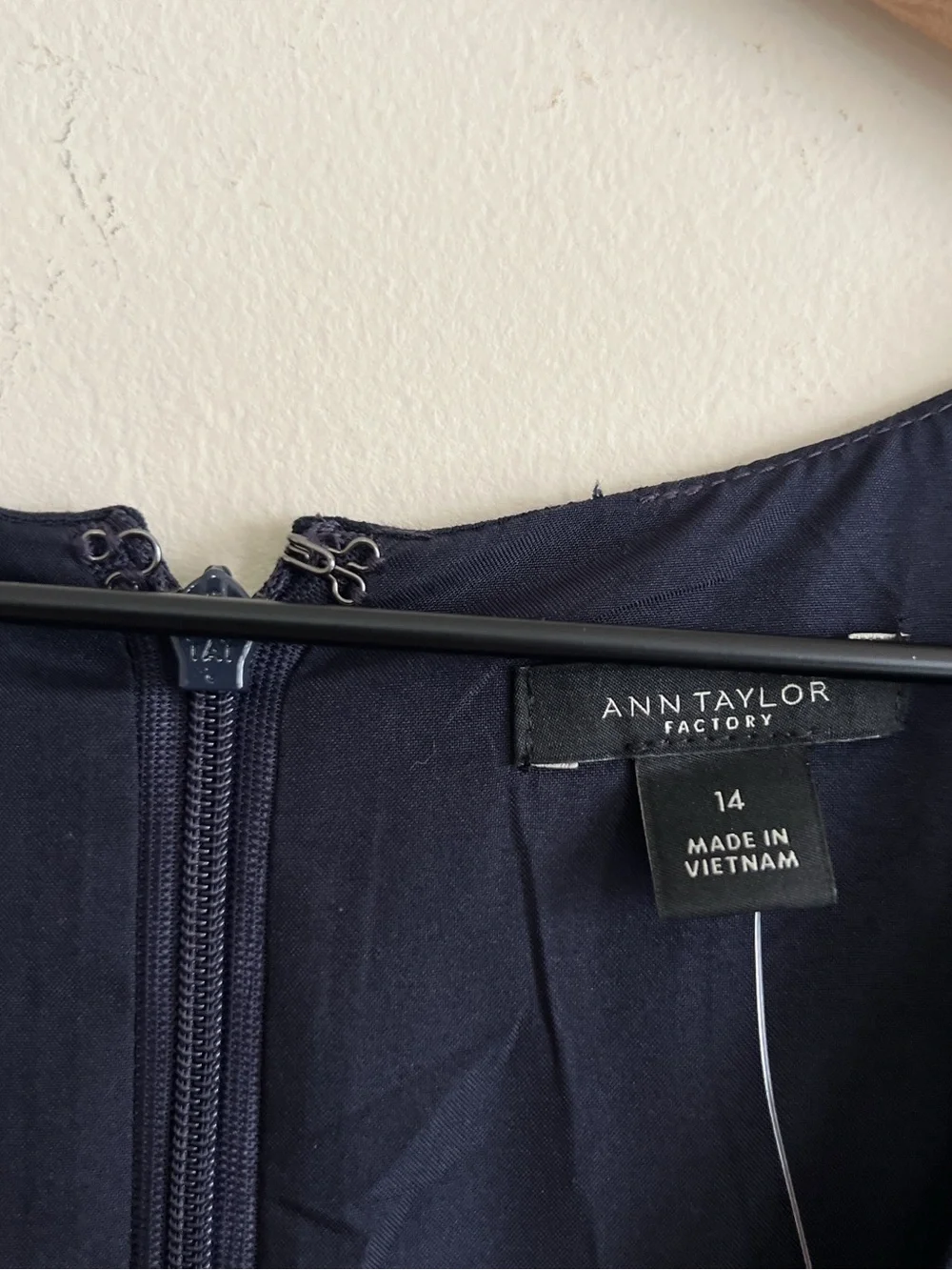 NWT Ann Taylor Navy V-Neck Cap Sleeve Knee Length Sheath Dress